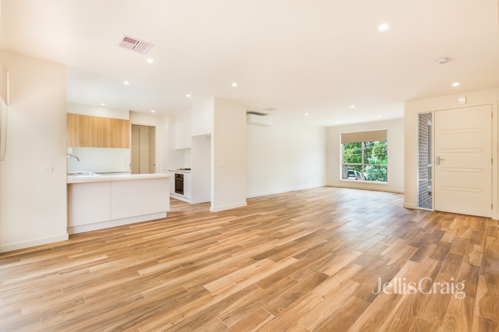 1/199 Mountain View Road, Greensborough image 3