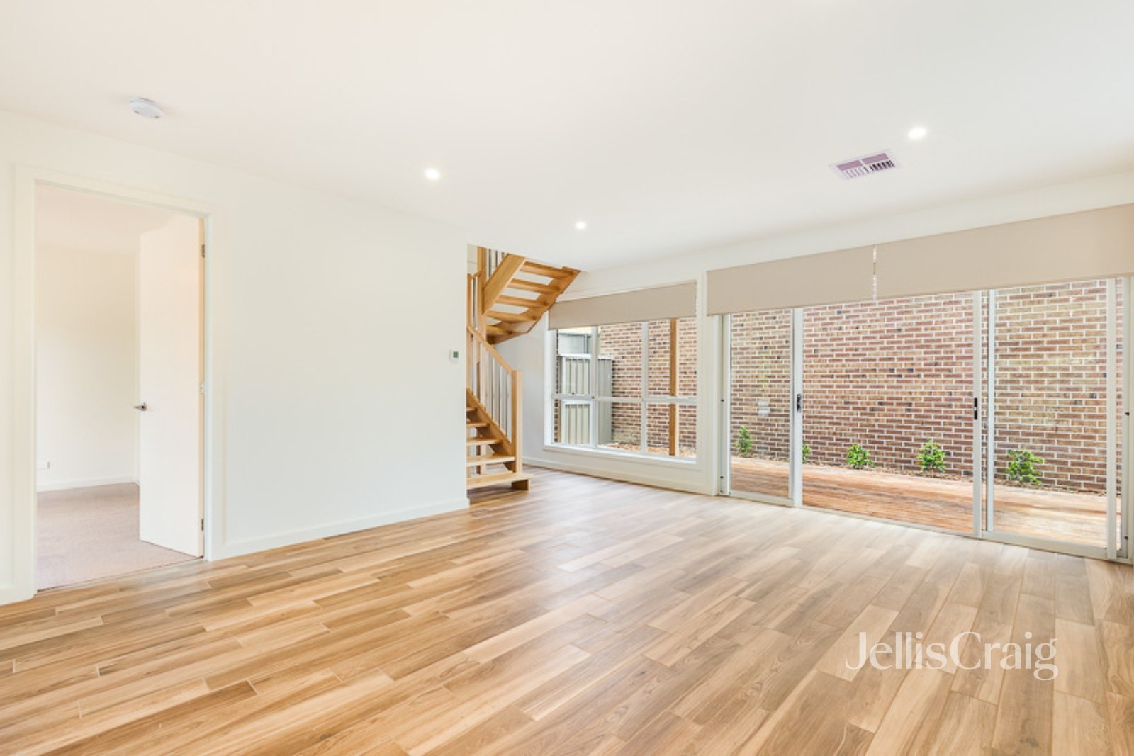 1/199 Mountain View Road, Greensborough image 4
