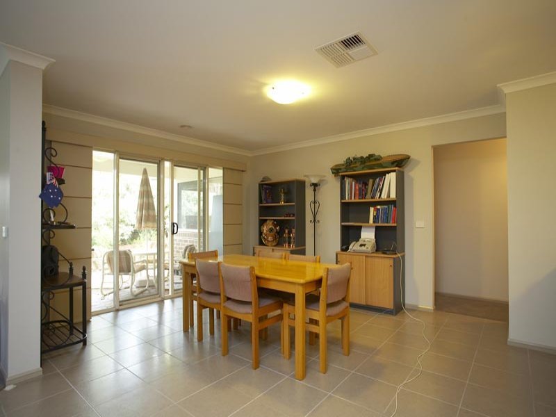 11A Bonnie View Road, Croydon North image 5