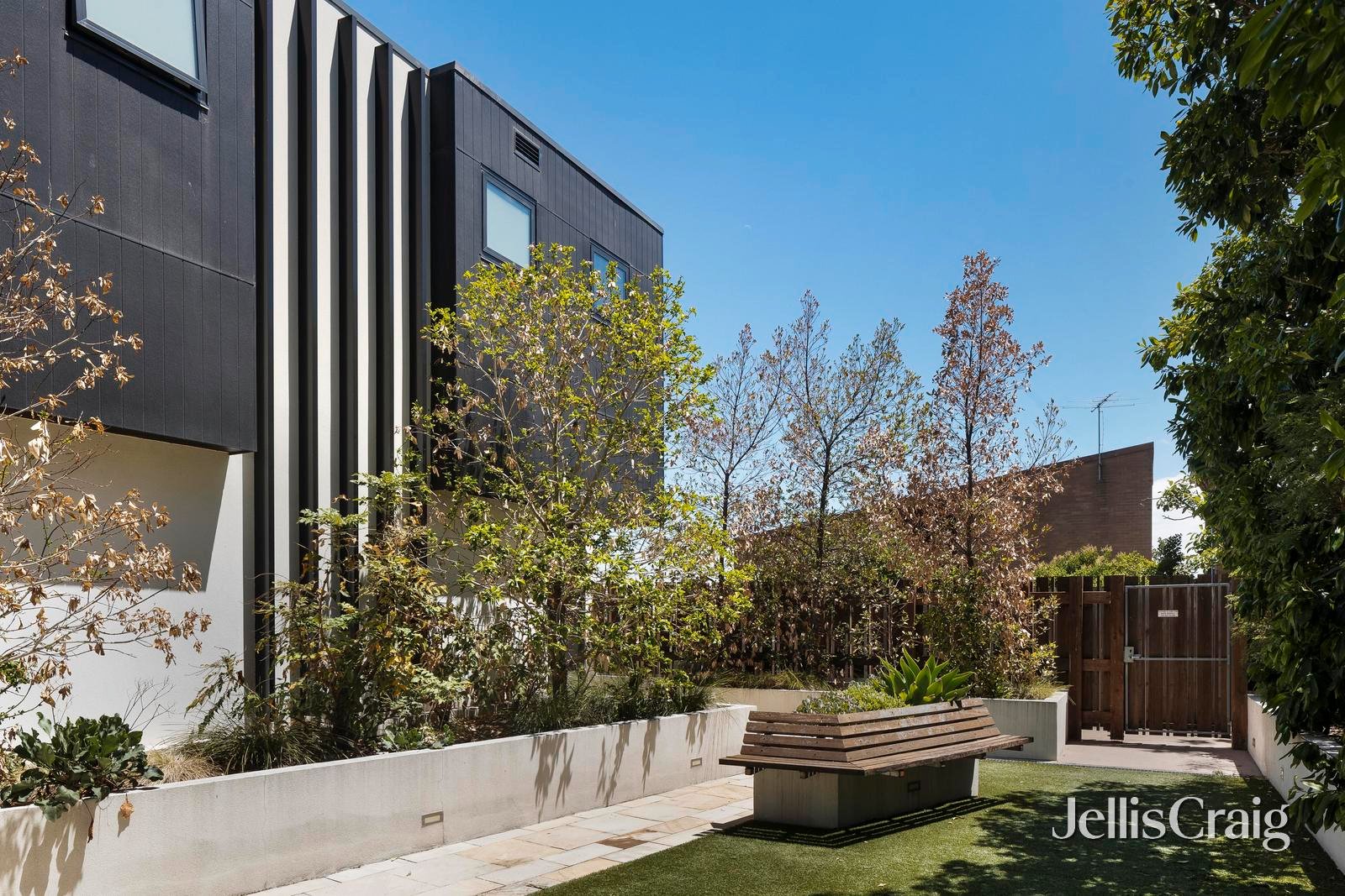 1/1a Campbell Grove, Northcote image 12