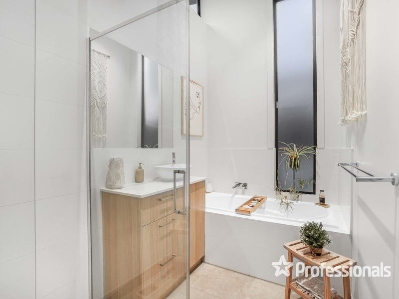 11A Canterbury Court, Bayswater North image 9