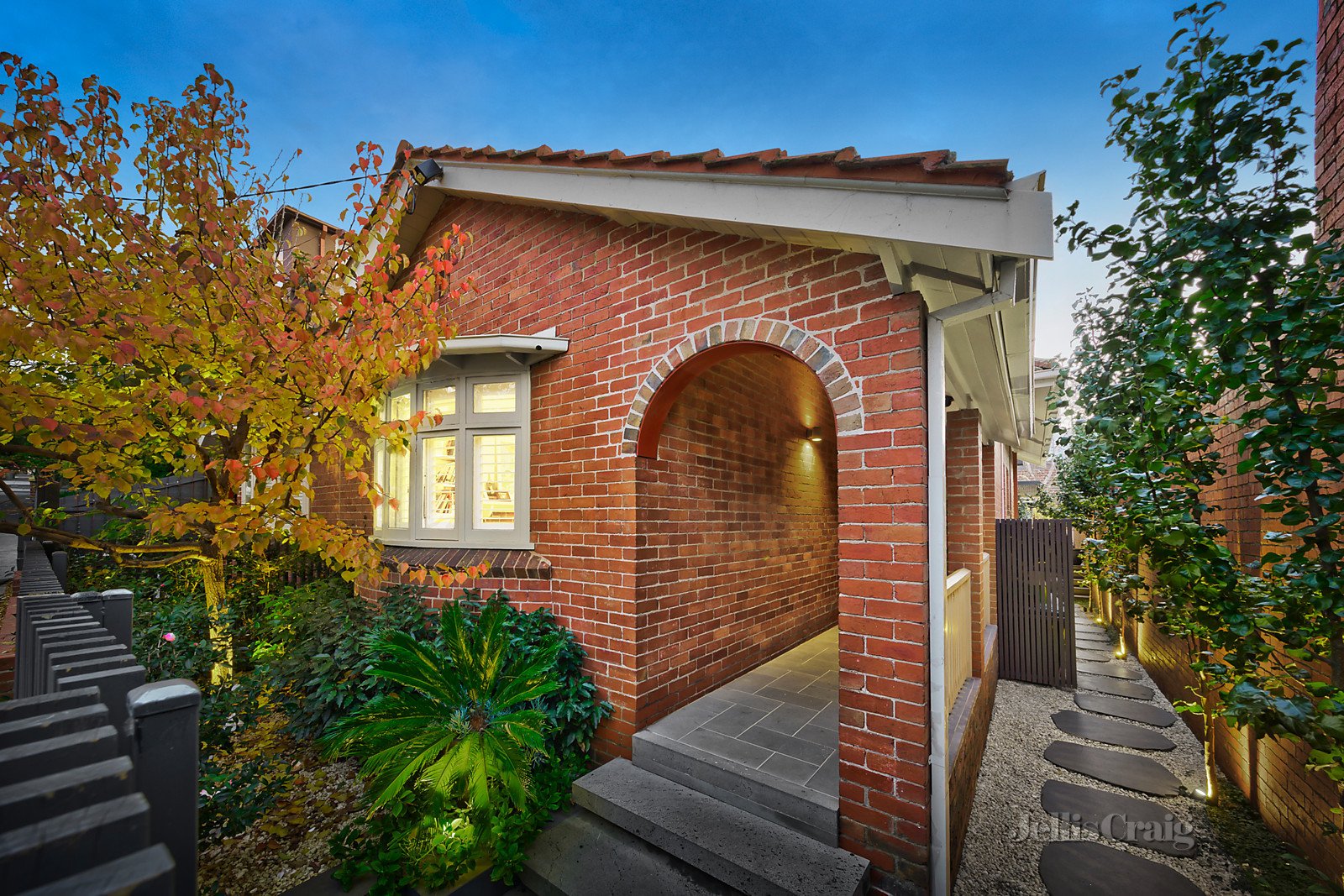 11a Canterbury Road, Toorak image 3