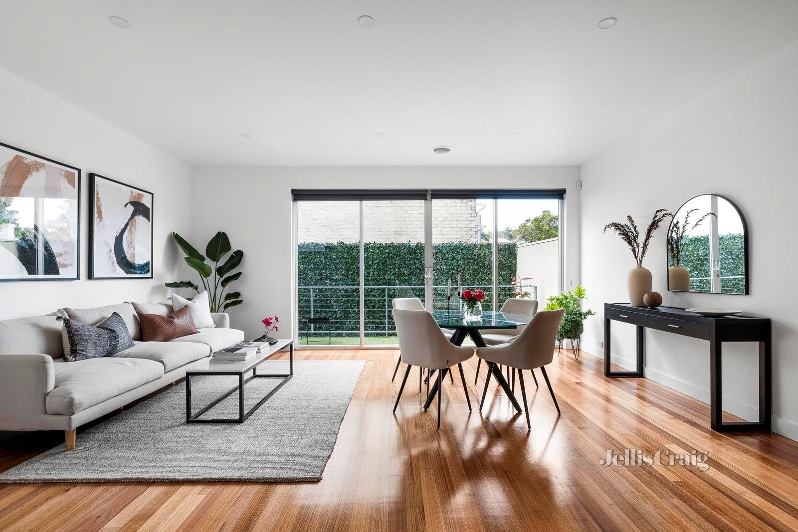 1/1A Churchill Grove, Hawthorn image 2