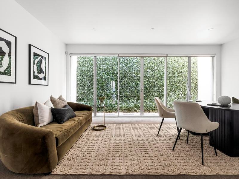 1/1A Churchill Grove, Hawthorn image 2