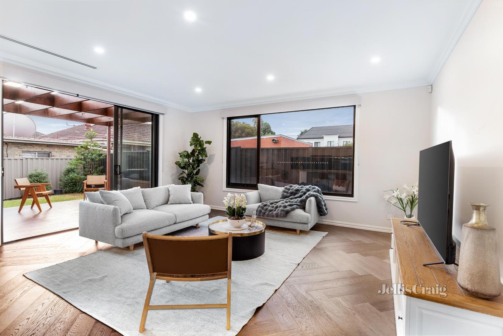 11a Fraser Street, Glen Waverley image 2