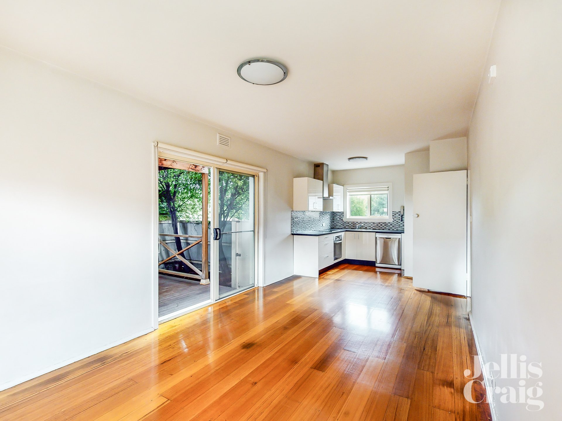 1/1a Gilbertson Street, Essendon image 2
