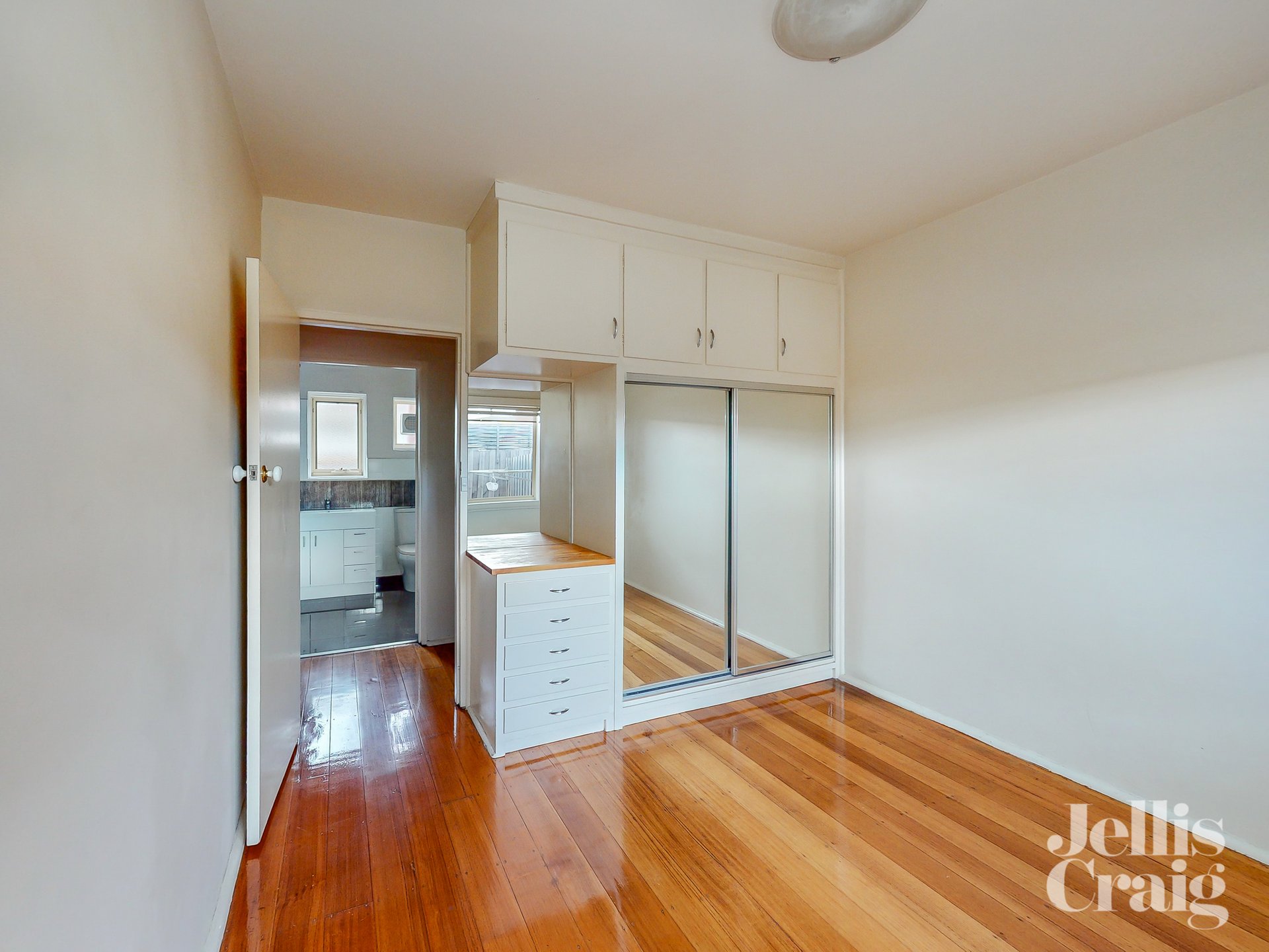 1/1a Gilbertson Street, Essendon image 6