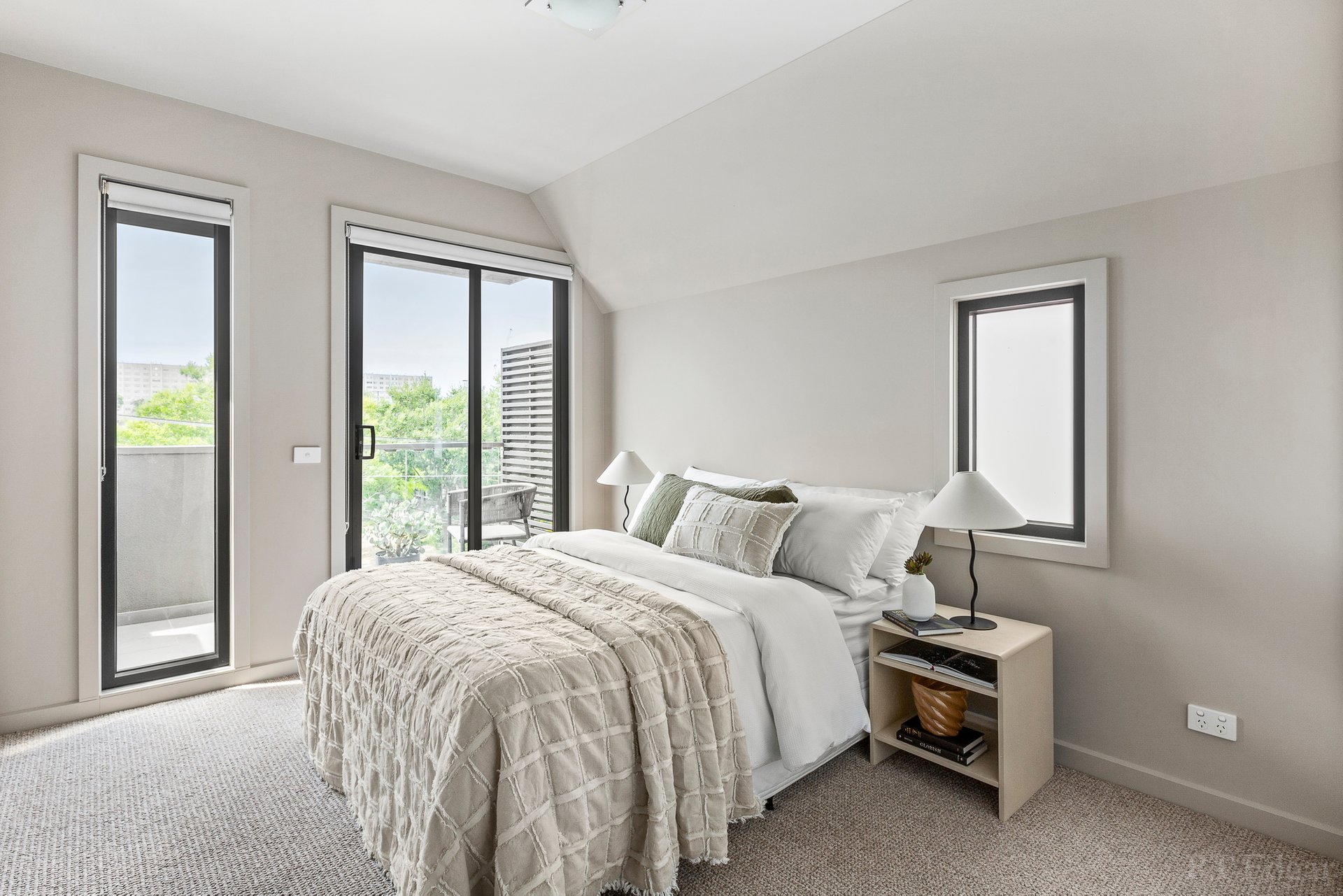 Property Gallery Thumbnail 7
