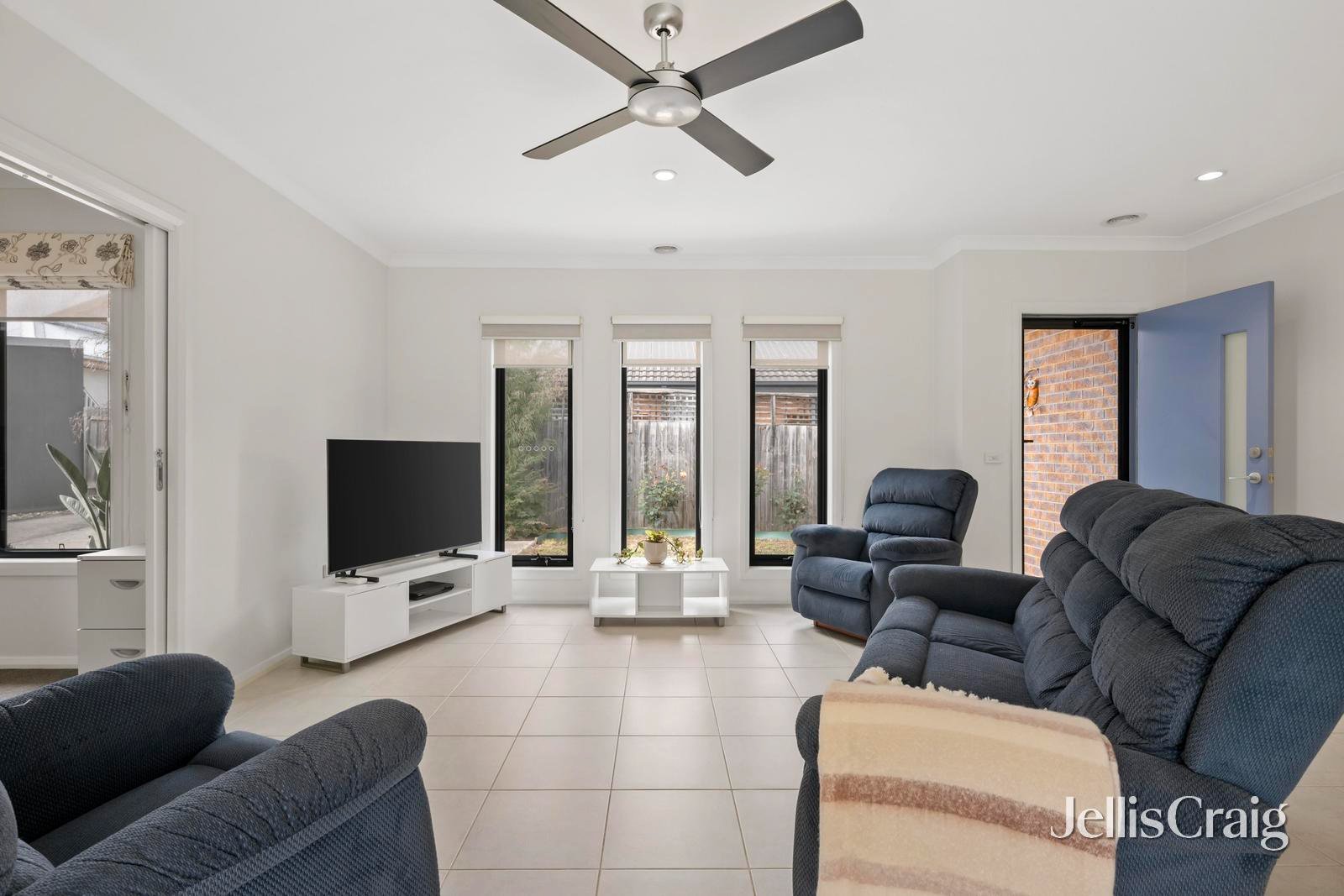 11a Mimosa Avenue, Kilsyth image 2