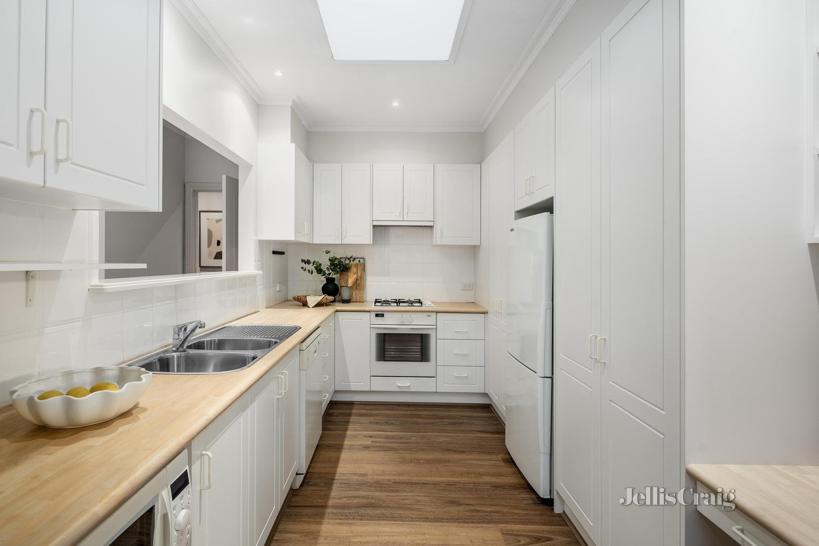 1/1A Pembroke Street, Surrey Hills image 4