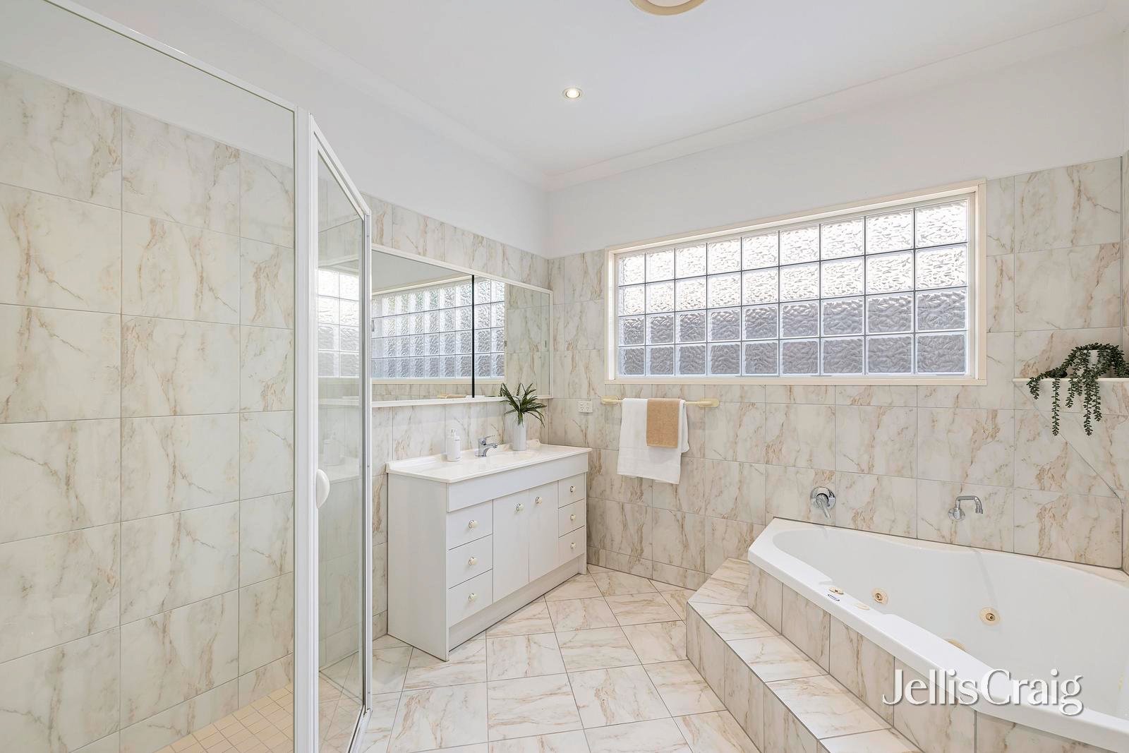 11A Railway Crescent, Croydon image 10