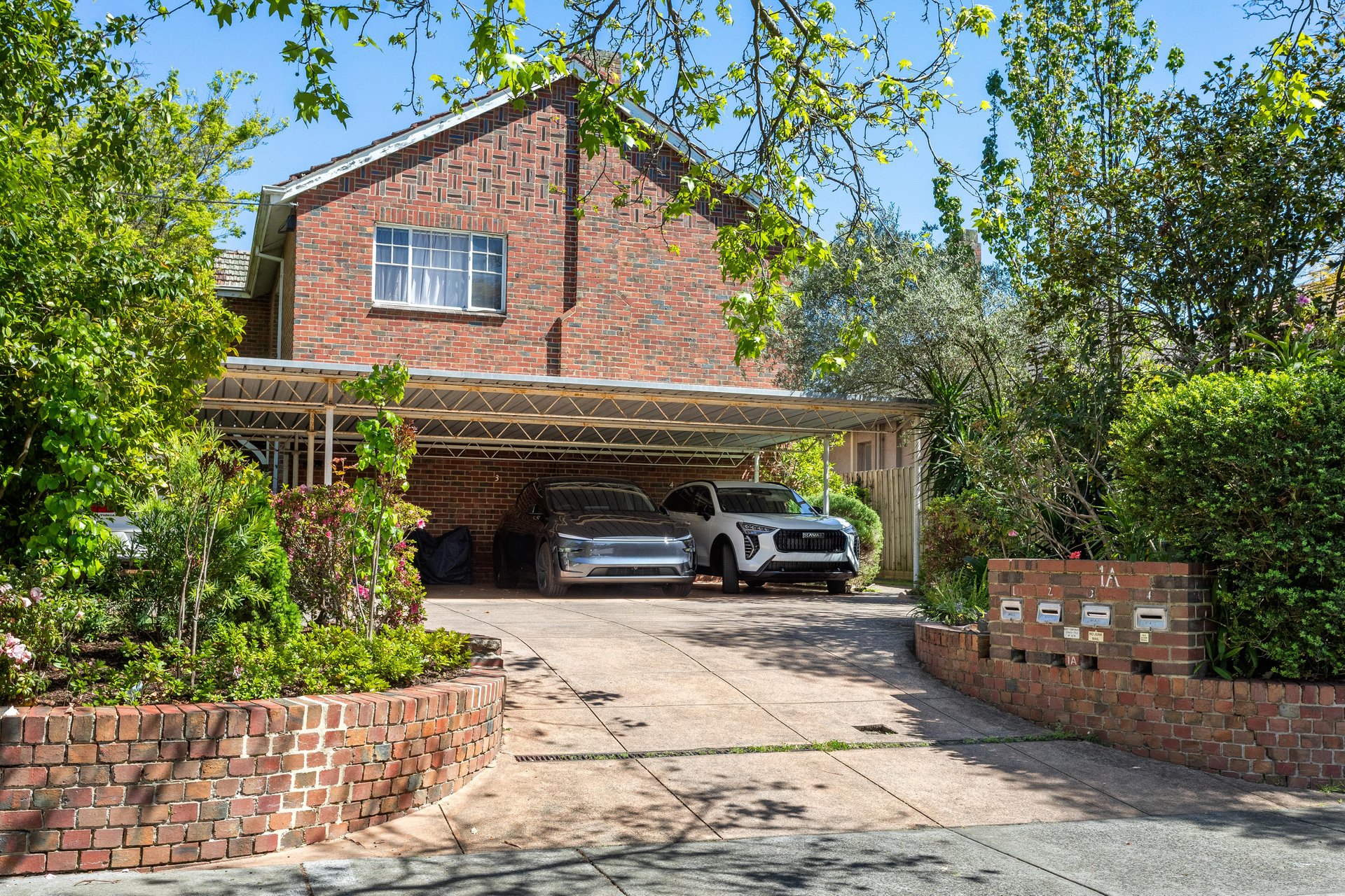 1/1A Rubens Grove, Canterbury image 1