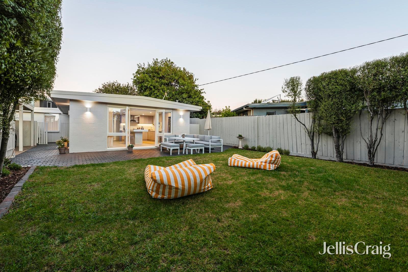 11A Seaton Road, Mornington image 1