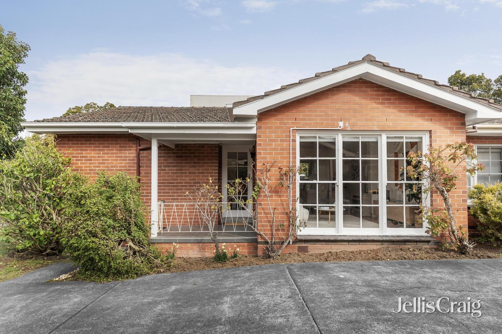 1/1A Simpsons Road, Box Hill image 1
