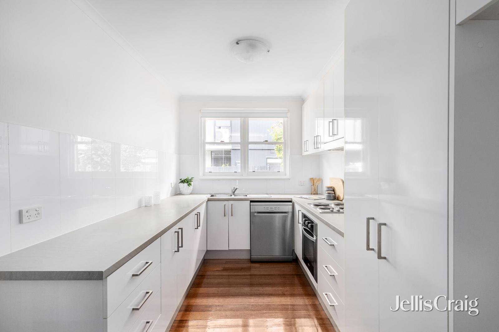 1/1A Simpsons Road, Box Hill image 4