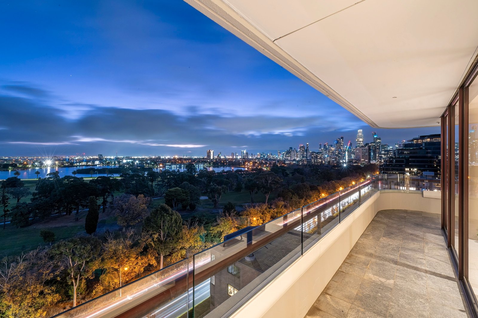 11A/29 Queens Road, Melbourne image 8