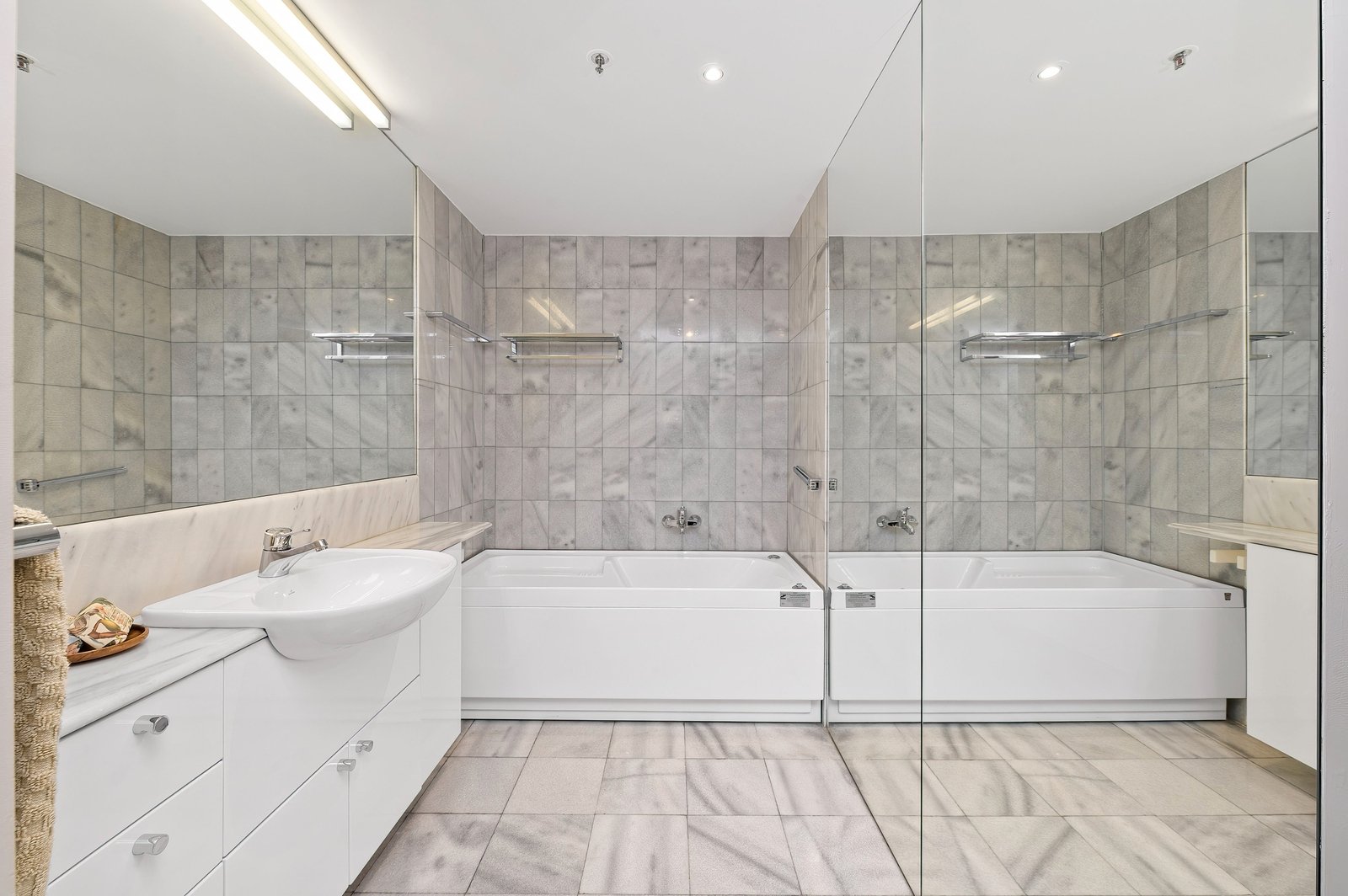 11A/29 Queens Road, Melbourne image 10