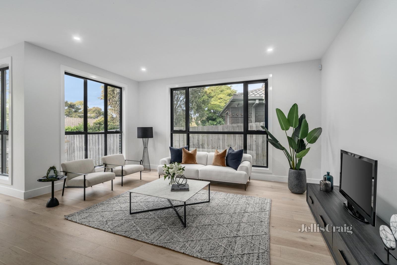 11B Henderson Court, Glen Waverley image 4