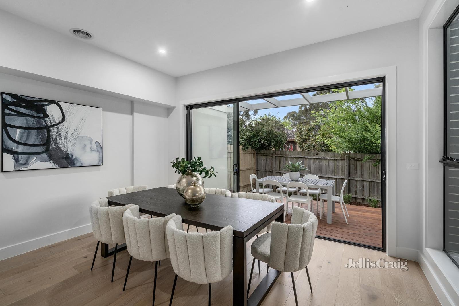 11B Henderson Court, Glen Waverley image 5