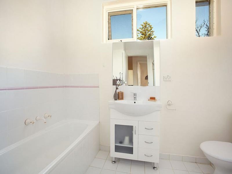 1/1b Kinkora Road, Hawthorn image 7