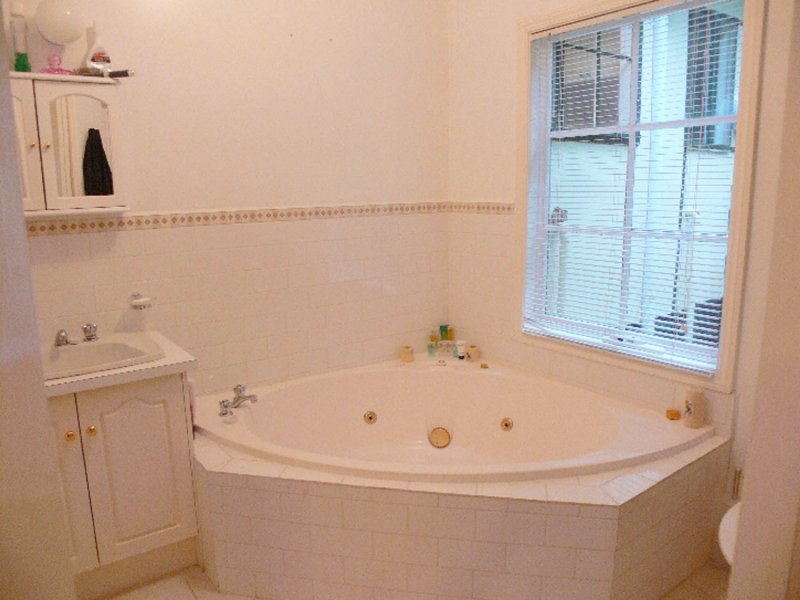12-14 Claremont Avenue, The Basin image 3