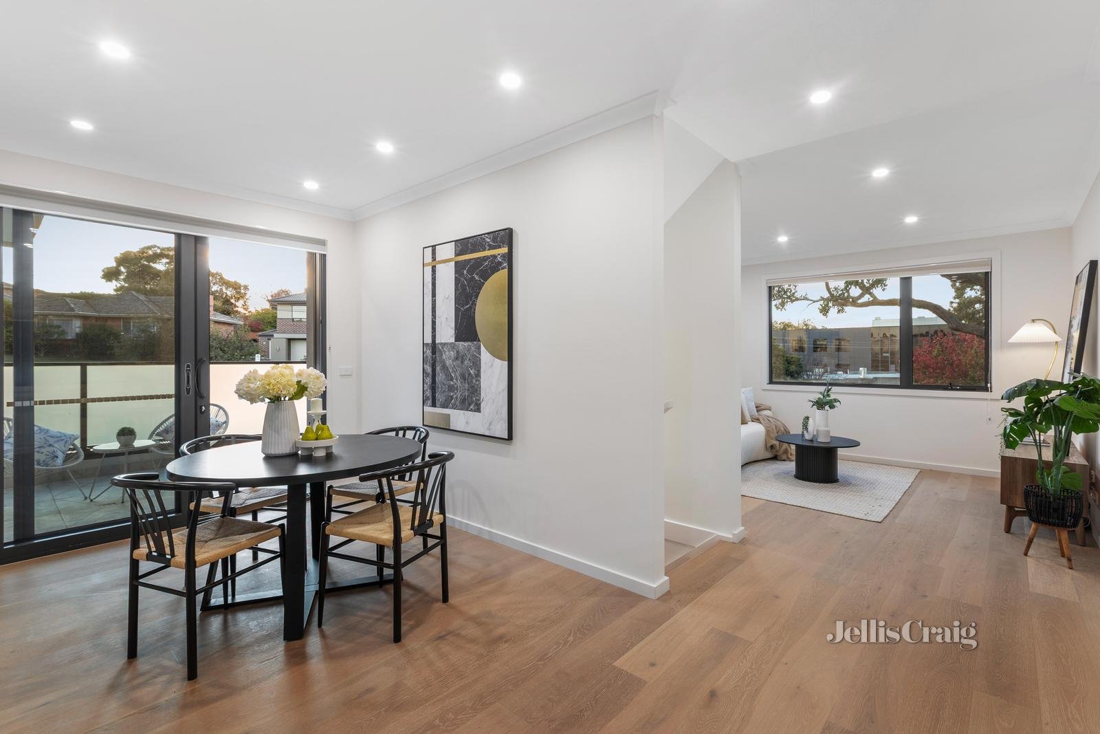 1/2-4 Doynton Parade, Mount Waverley image 5