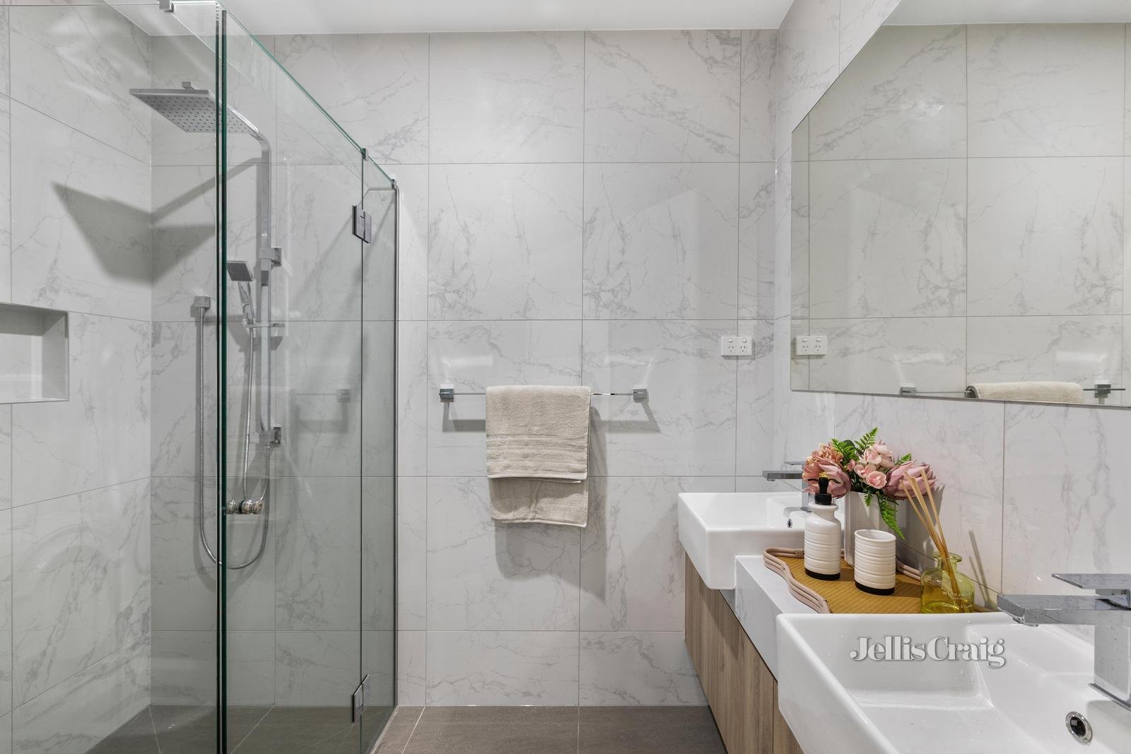 1/2-4 Doynton Parade, Mount Waverley image 11