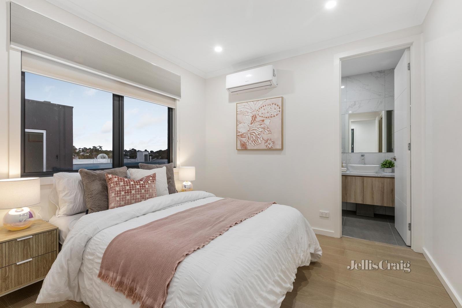 1/2-4 Doynton Parade, Mount Waverley image 12