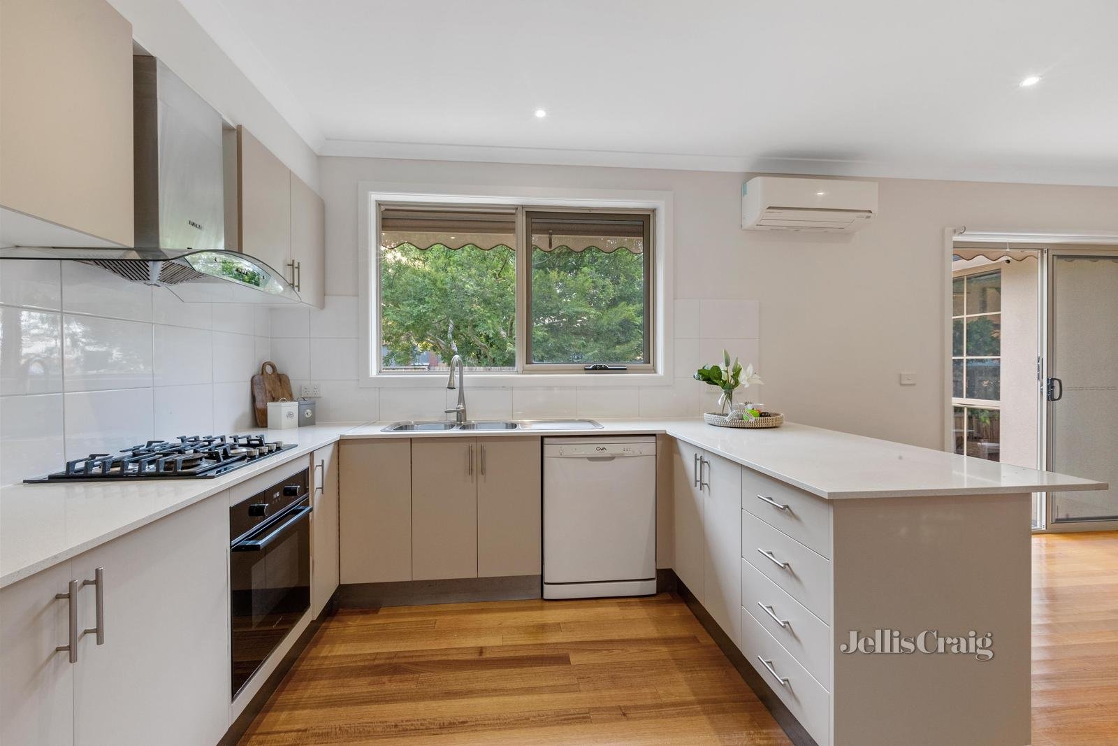 1/2 Ada Street, Glen Waverley image 5