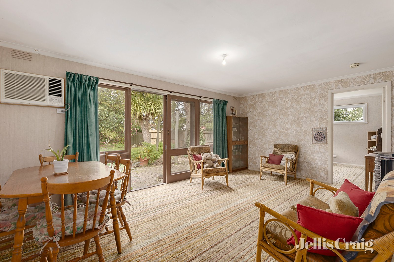 12 Ainslie Park Avenue, Croydon image 2