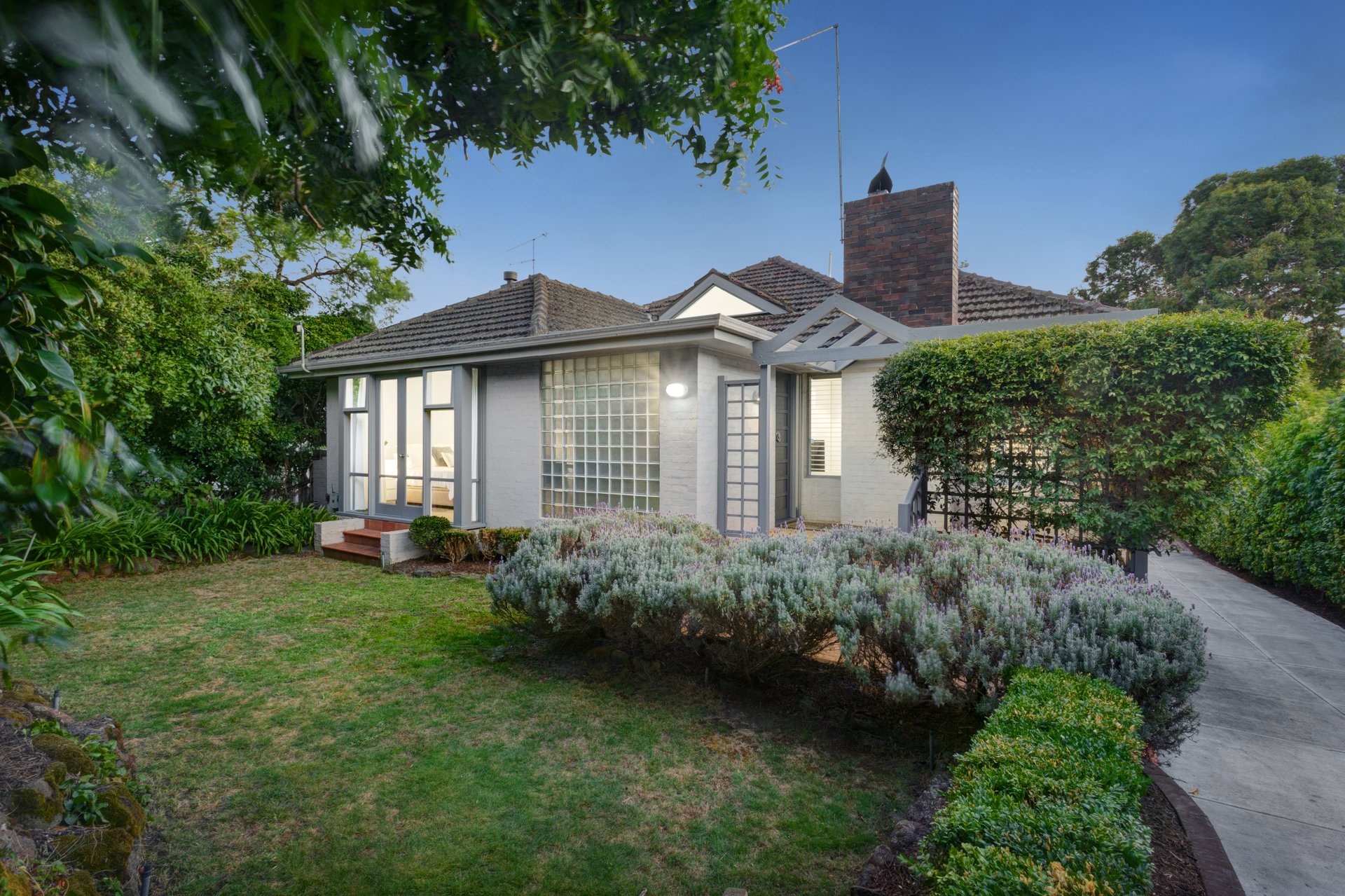 12 Airedale Avenue, Hawthorn East image 1