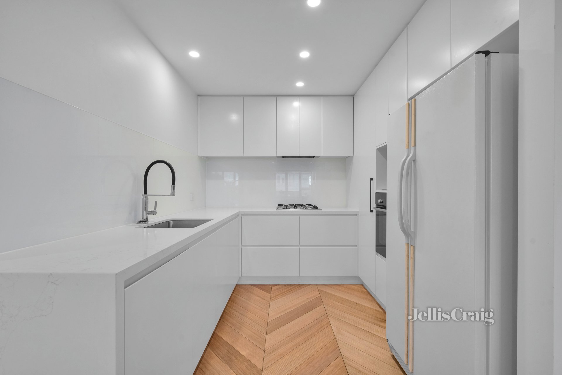 12 Alison Street, Mount Waverley image 3