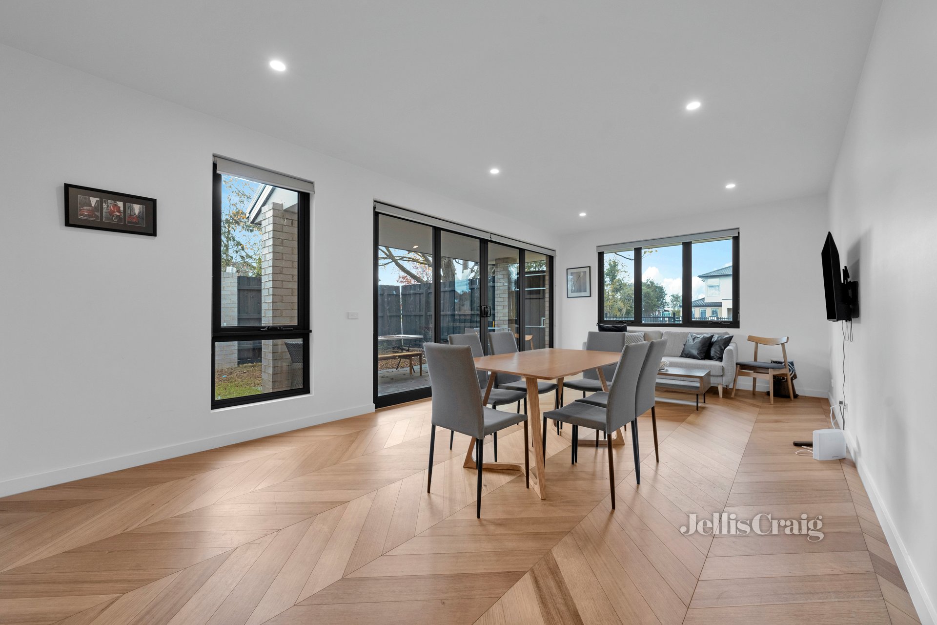 12 Alison Street, Mount&nbsp;Waverley image 2