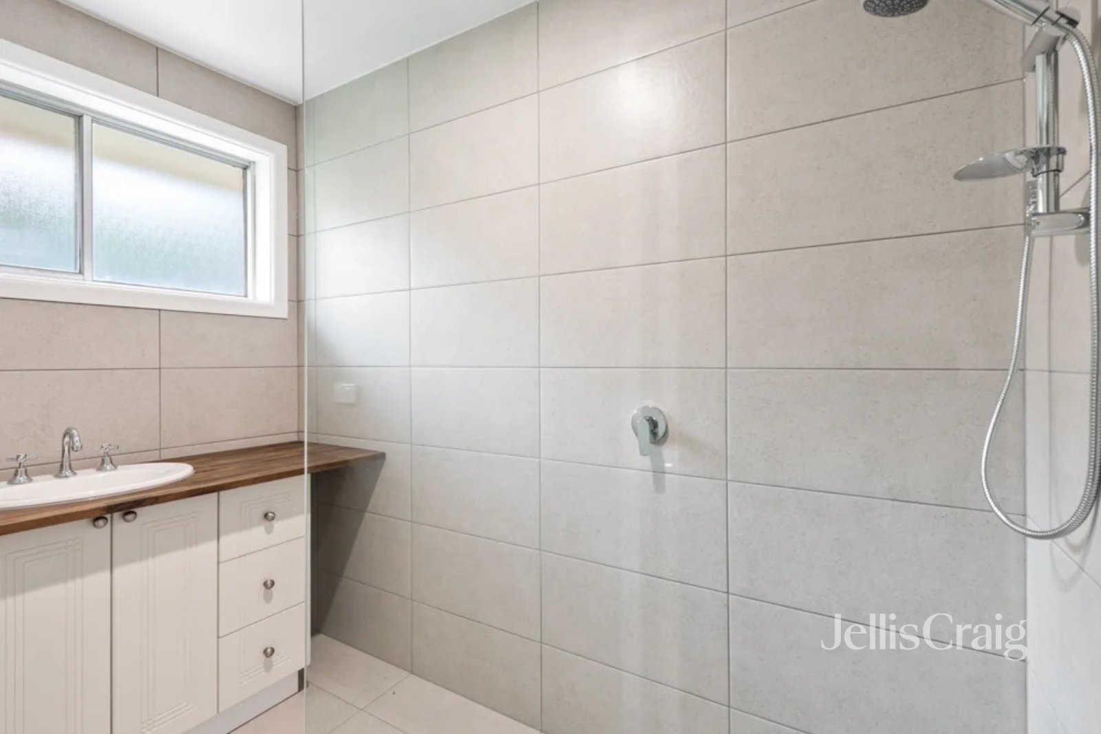 1/2 Andrews Street, Heidelberg image 5