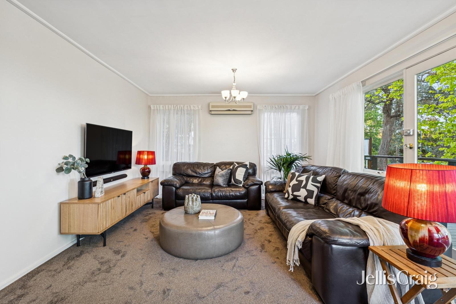 12 Arcady Grove, Vermont image 2