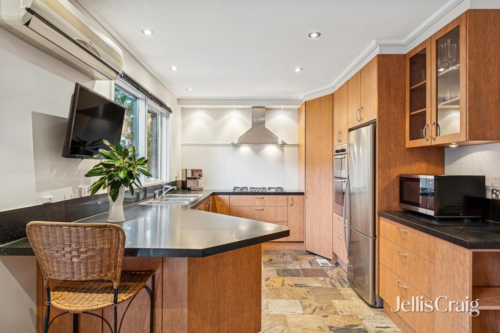 12 Arcady Grove, Vermont image 5