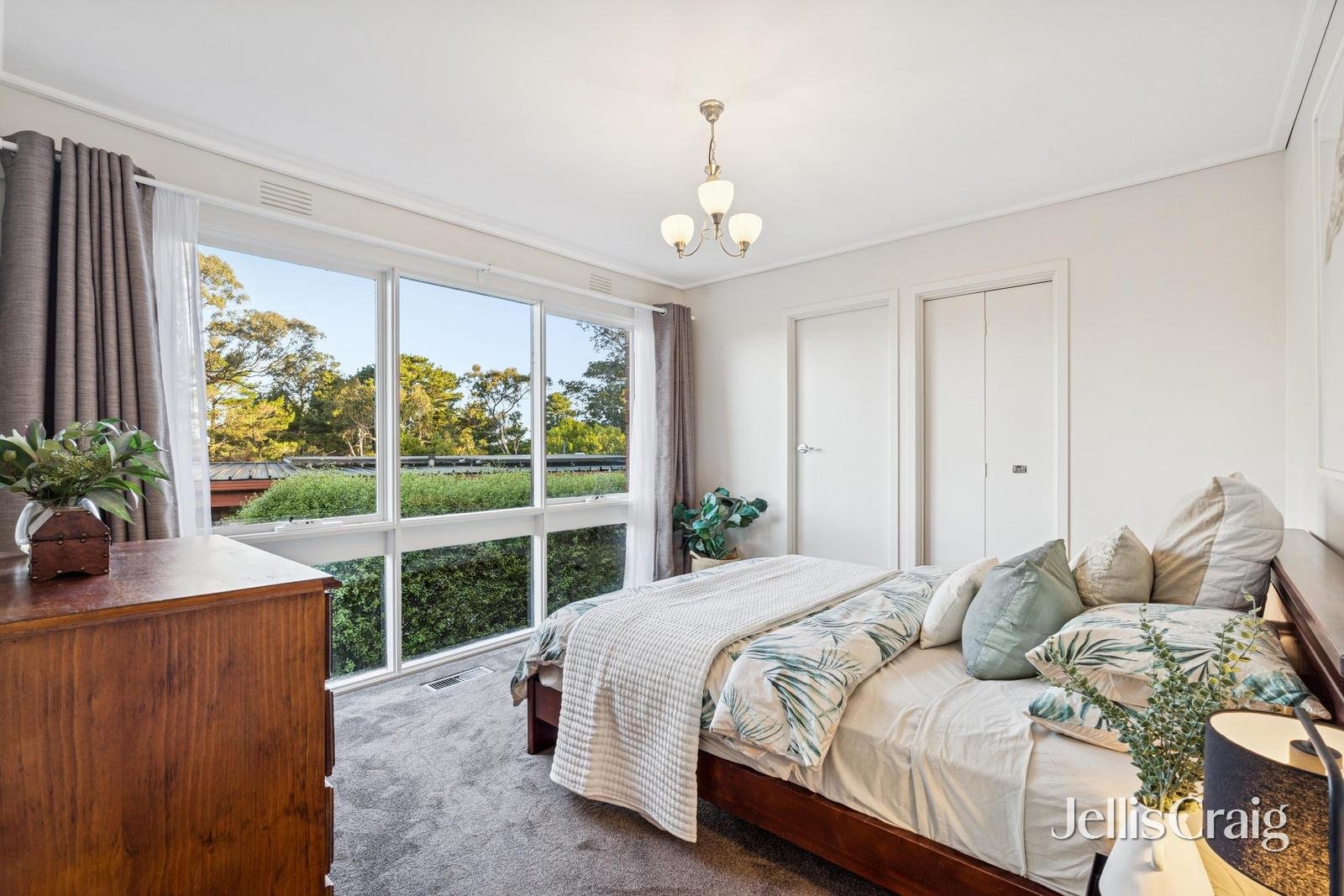 12 Arcady Grove, Vermont image 6