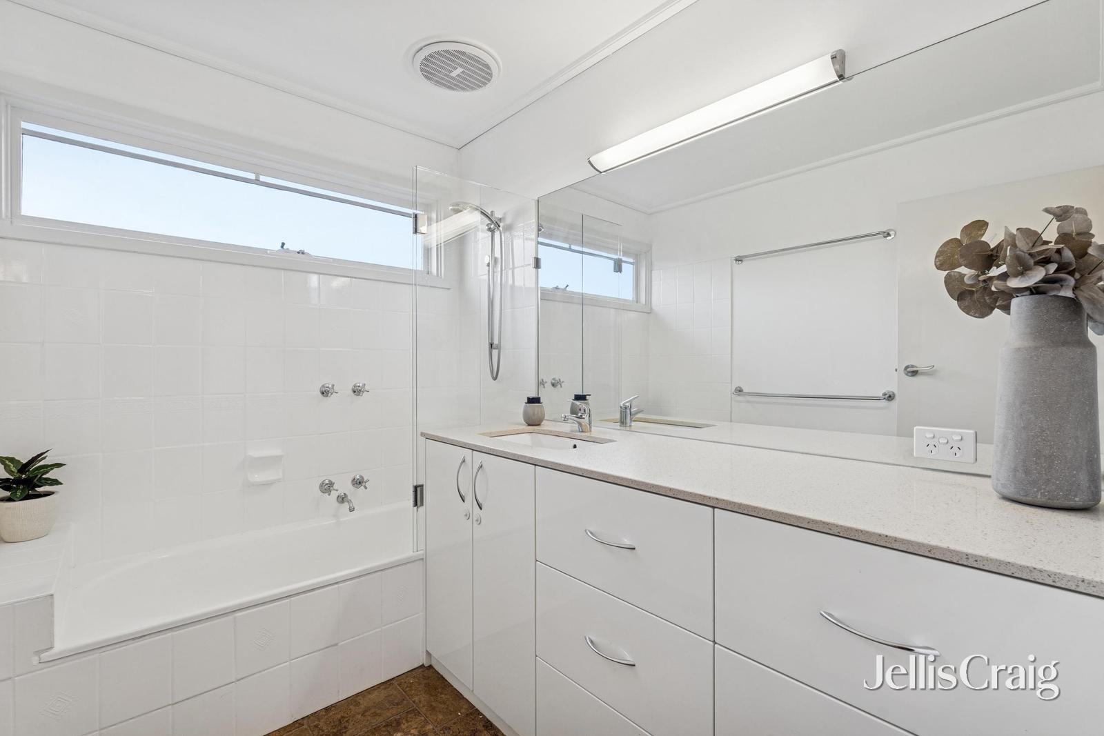 12 Arcady Grove, Vermont image 7