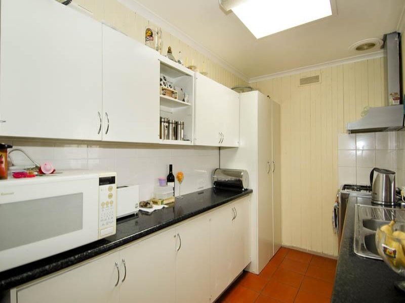 12 Armstrong Court, Whittington image 3