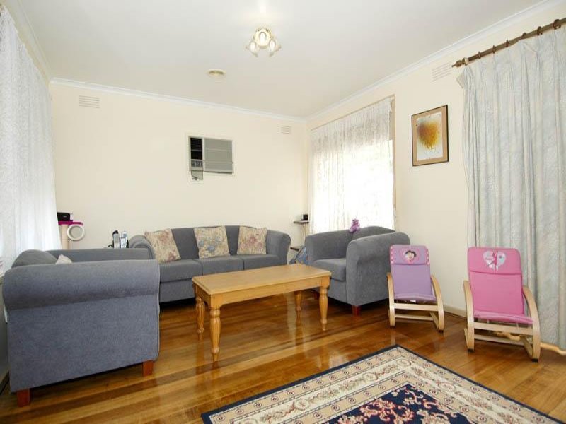 12 Armstrong Court, Whittington image 4