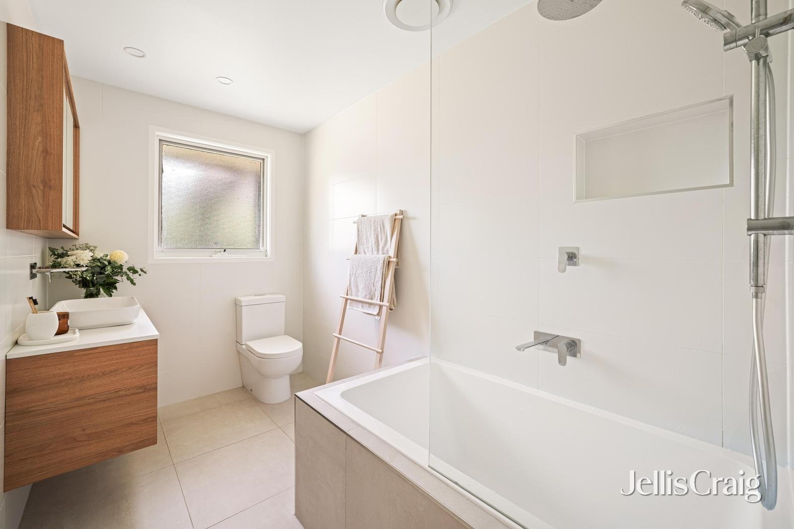 12 Arnold Drive, Chelsea image 9