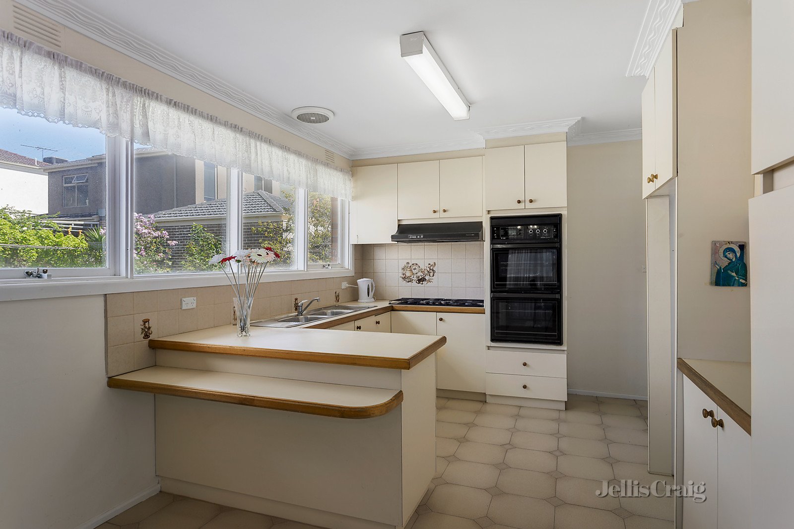 12 Ascot Street, Doncaster East image 6