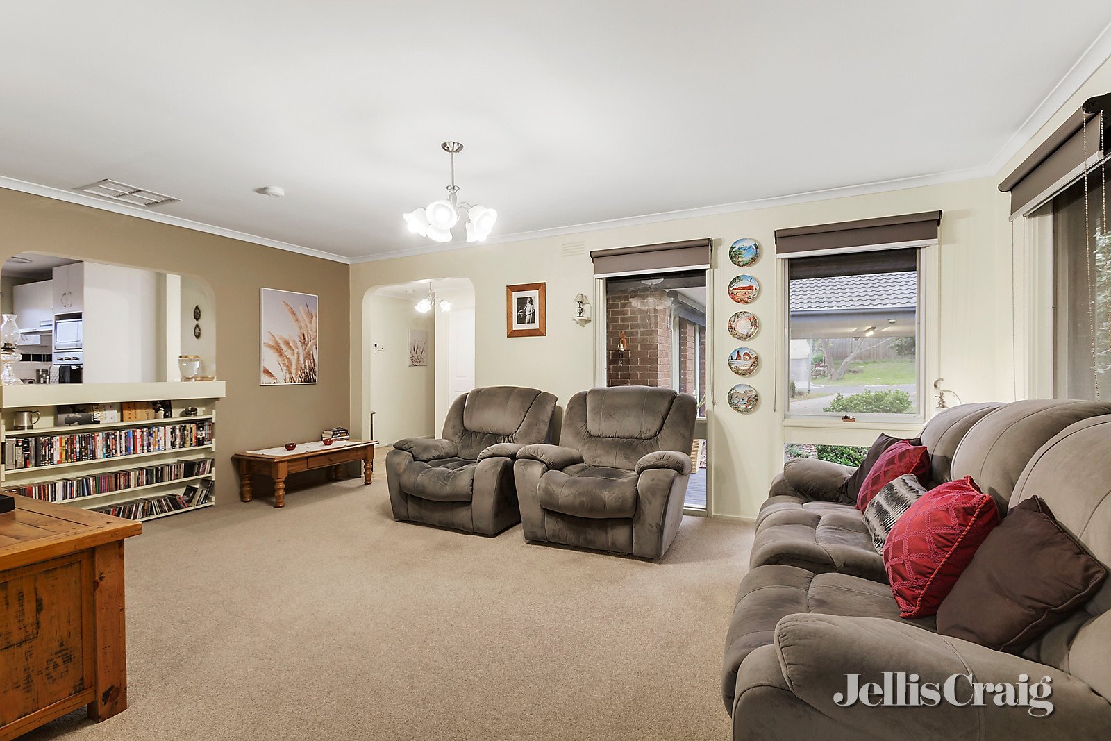 12 Autumn Grove, Mooroolbark image 3