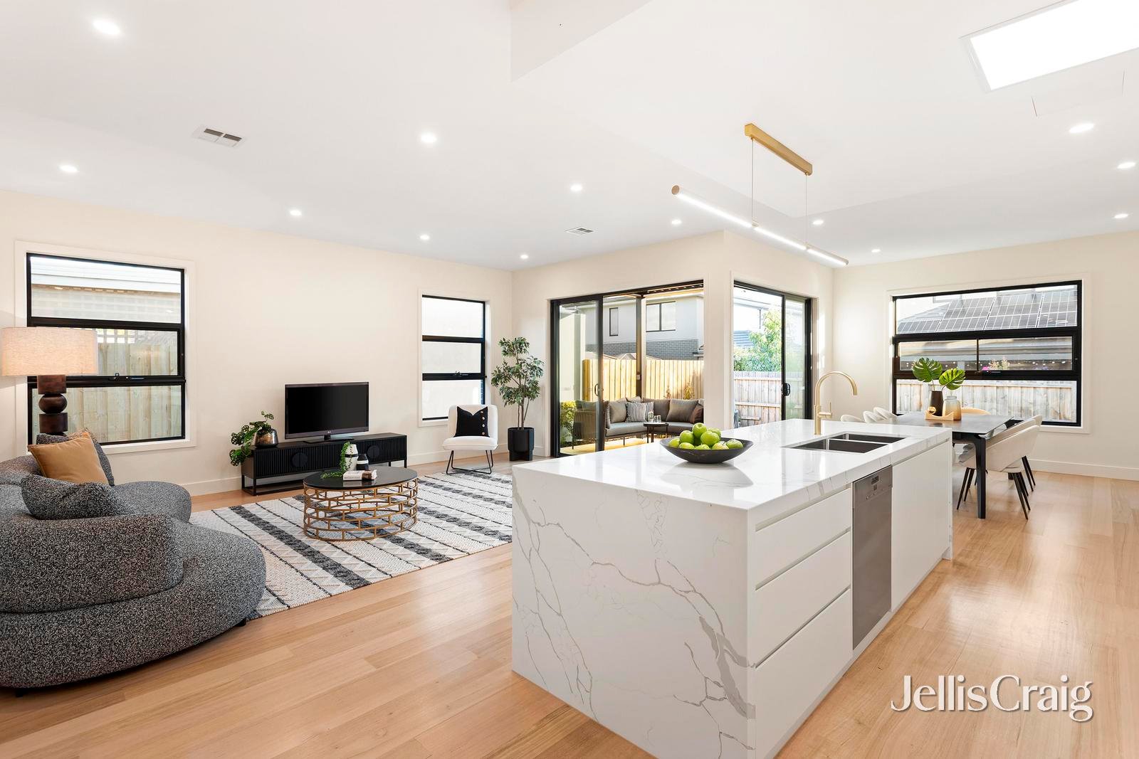 12 Avocet Street, Doncaster East image 3