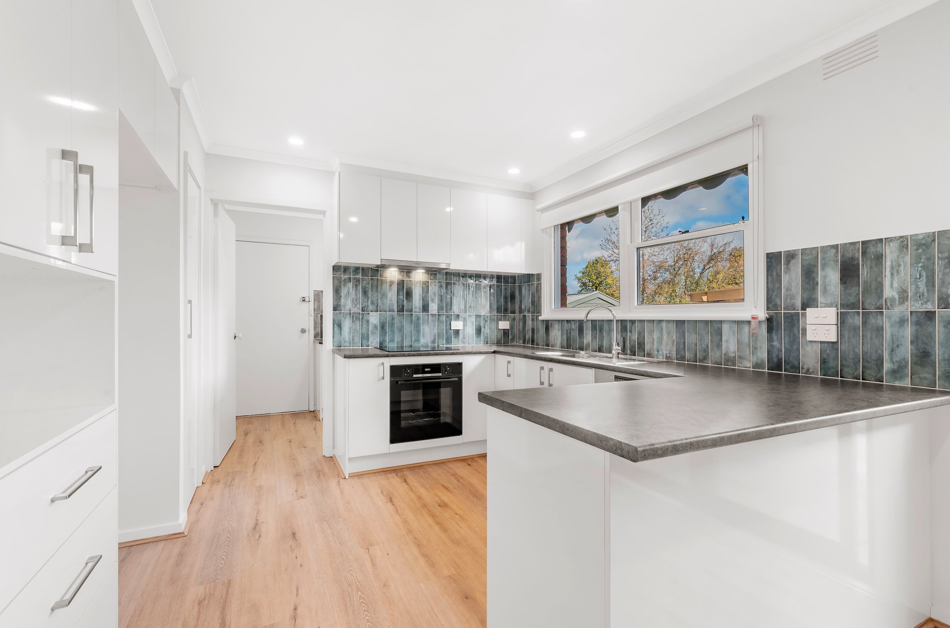 12 Ballantyne Street, Burwood&nbsp;East image 2