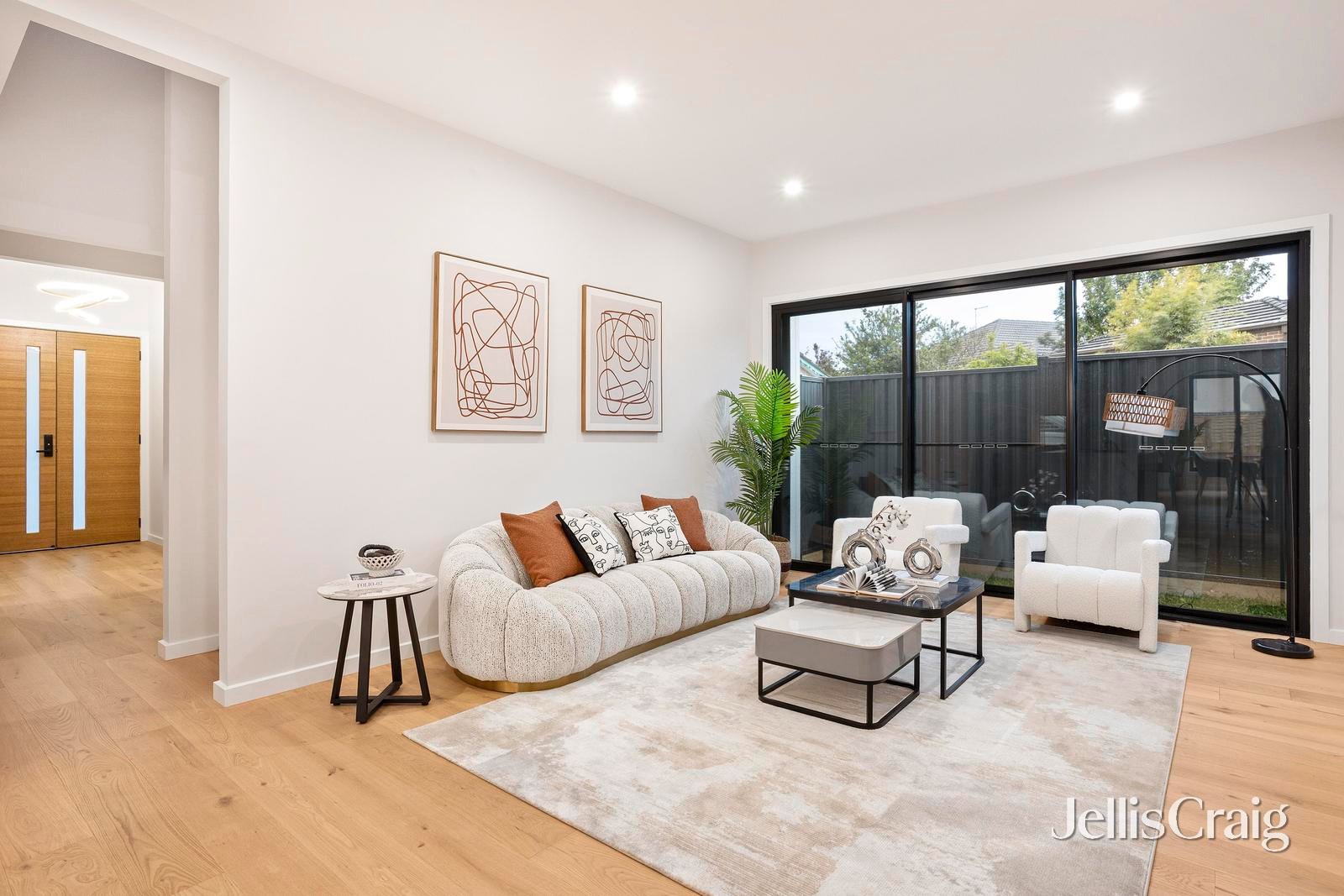 1/2 Bambra Court, Doncaster East image 2