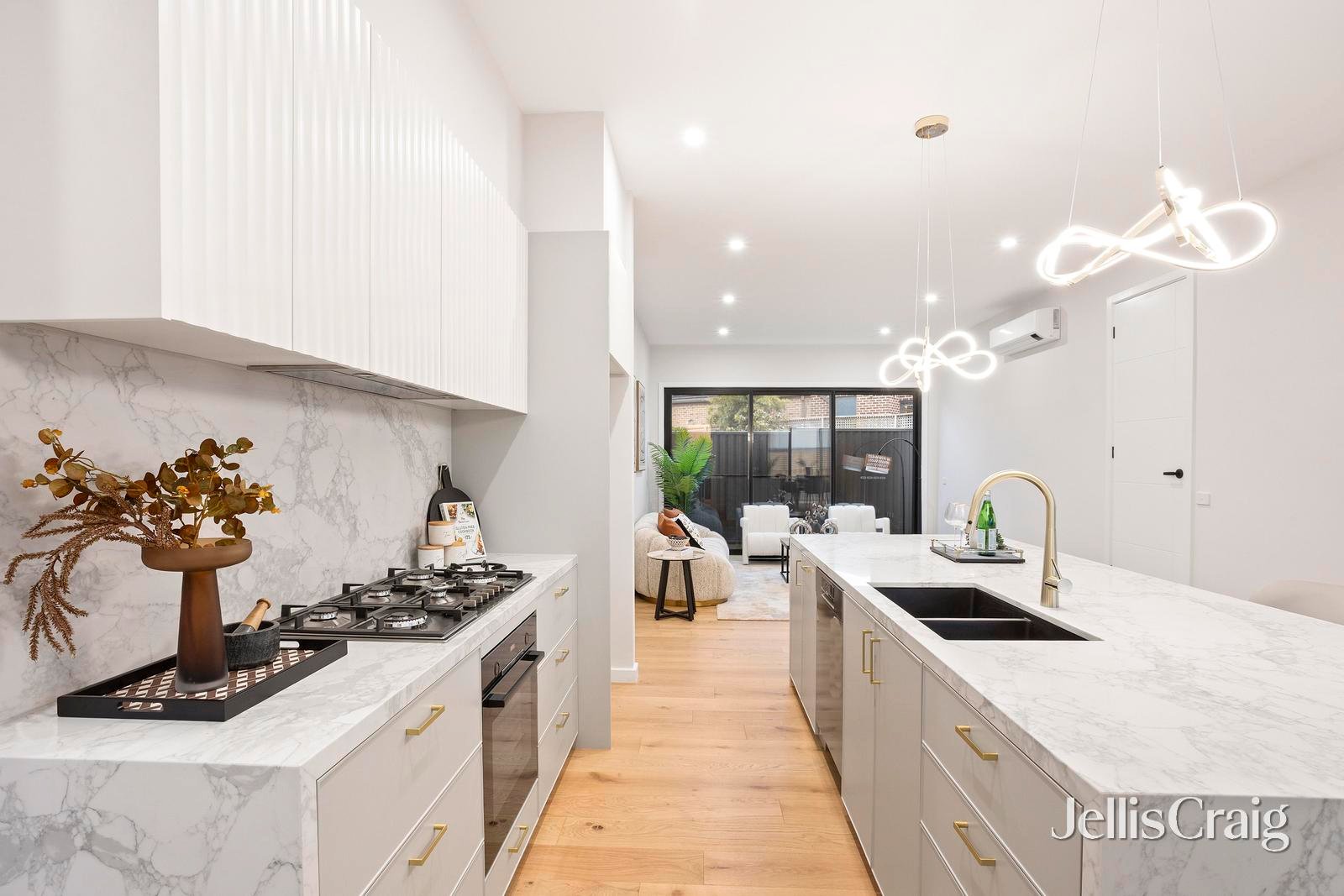 1/2 Bambra Court, Doncaster East image 4