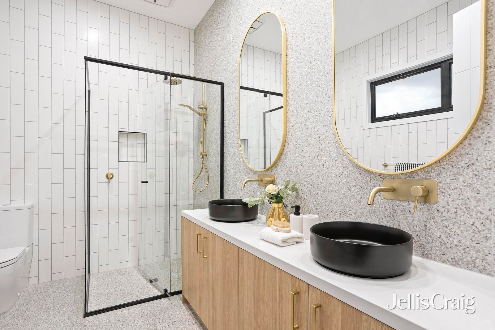 1/2 Bambra Court, Doncaster East image 9