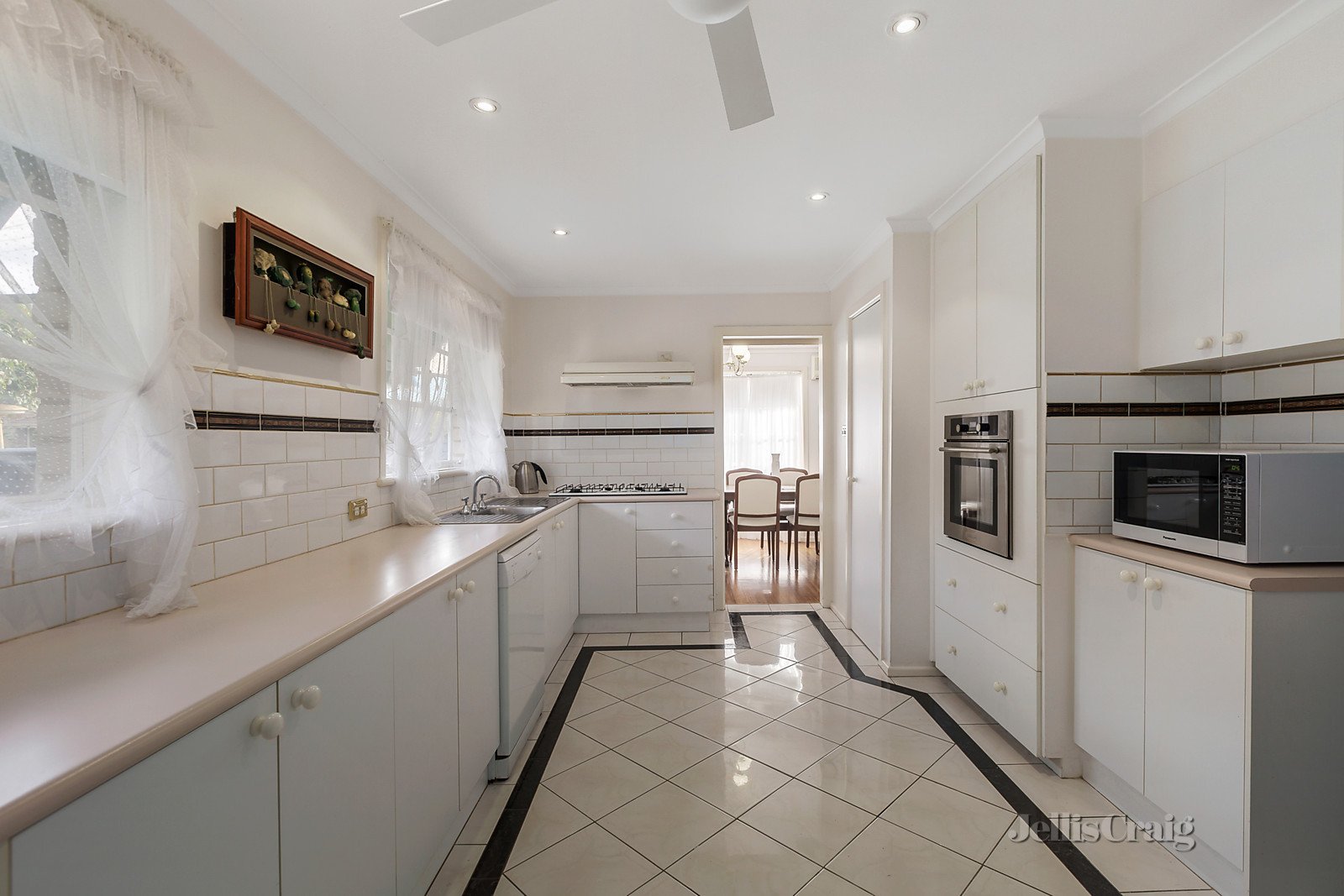 12 Banbury Street, Burwood East image 3