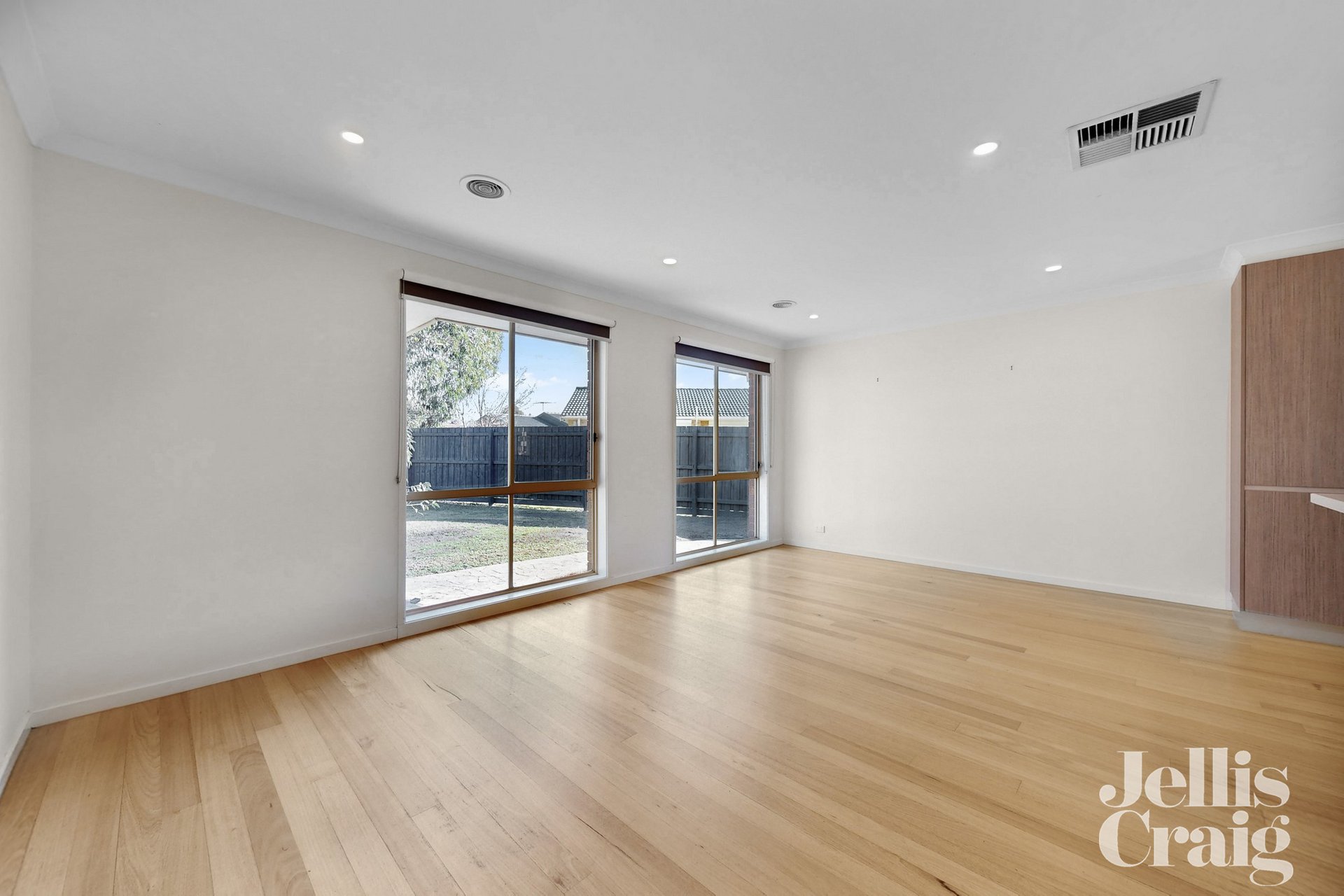 12 Barellan Close, St Albans image 7